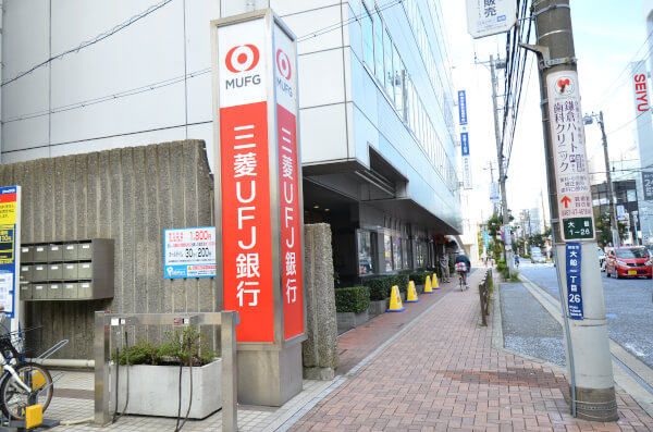 電車でお越しの方。ＪＲ大船駅笠間口より松竹通りを東へ200m徒歩2分に高井内科クリニックがあります